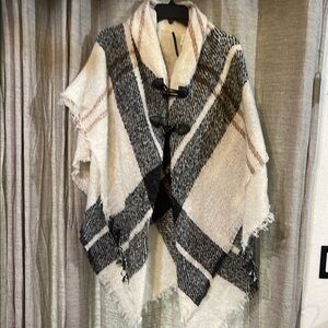 Plaid Women's Poncho with Toggle Closure